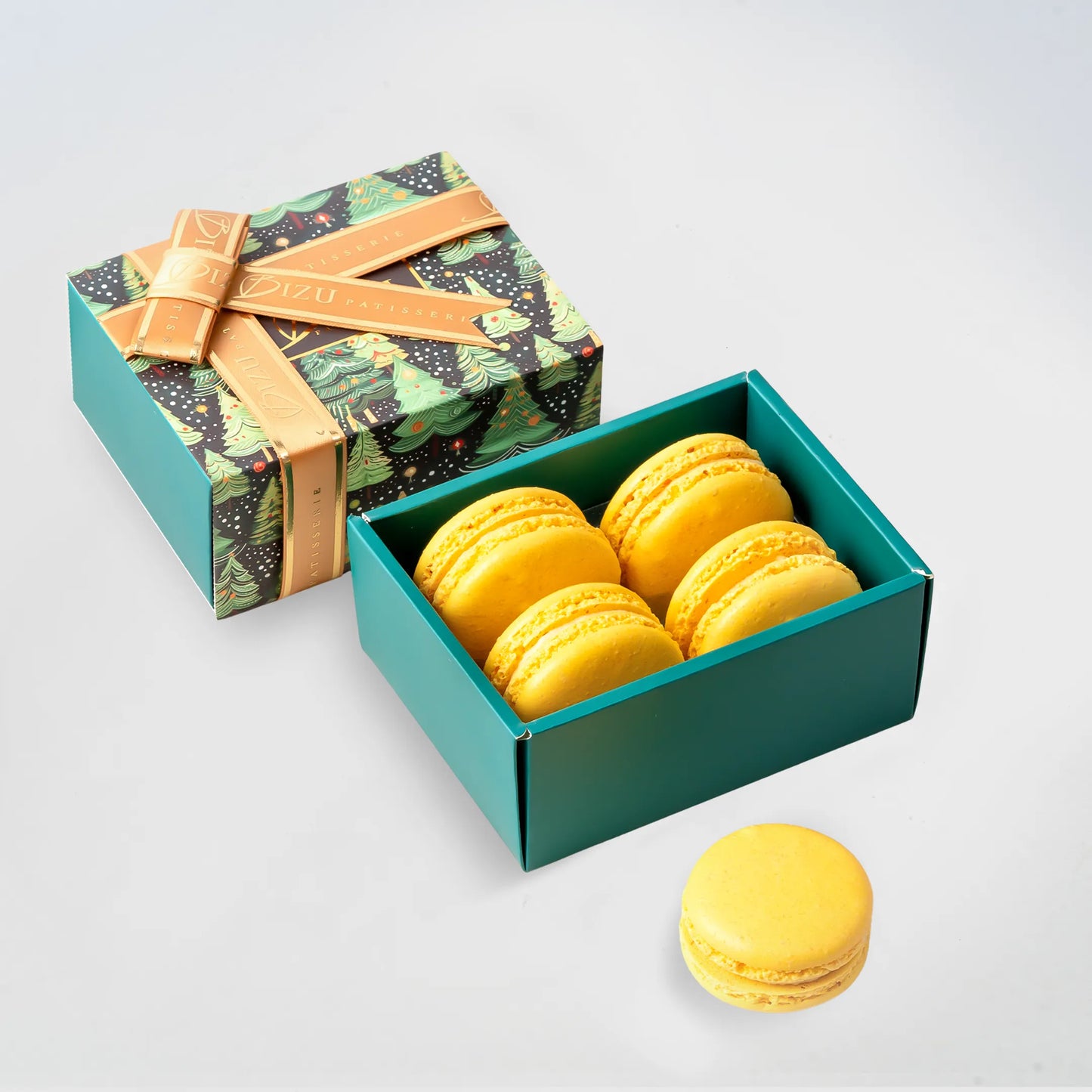 Queso De Bola with Dulce de leche Macaron de Paris Christmas Special